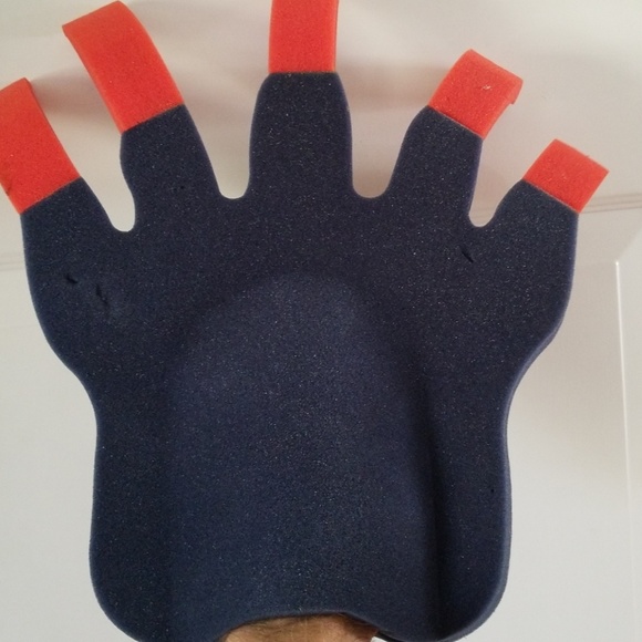 Cubs foam finger - Picture 3 of 3